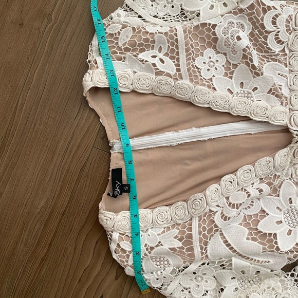 NWOT VICI The Reception Lace Bell Sleeve Dress Small SM - Picture 7 of 11